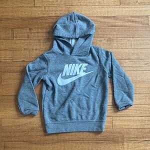 EUC Nike EUC Toddler’s 4 Gray White Hoodie warm/cozy Boy/Girl athletic sports